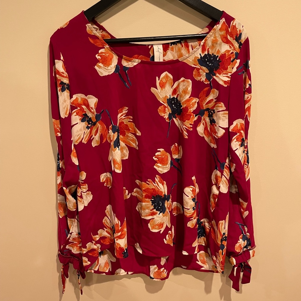 Allison Joy Floral Long-Sleeve Blouse • Split/Keyhole Sleeves • Size Medium